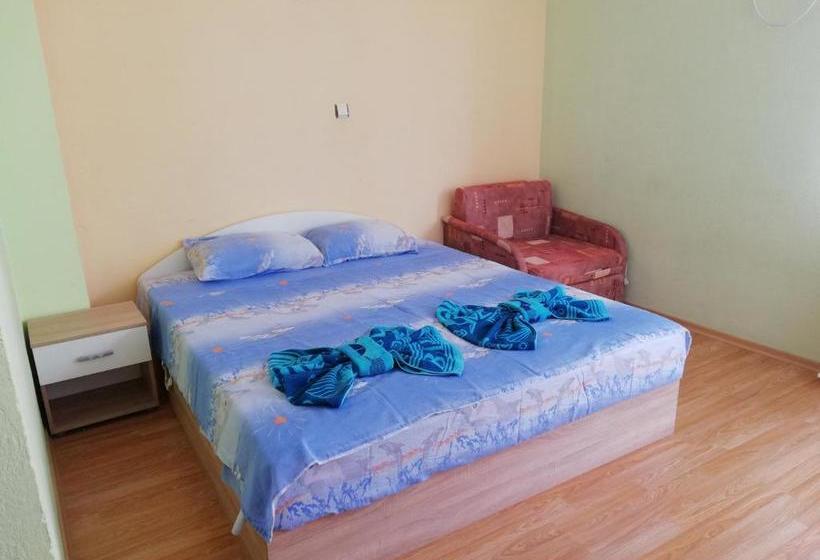 بنسيون Kazlarov Guest House