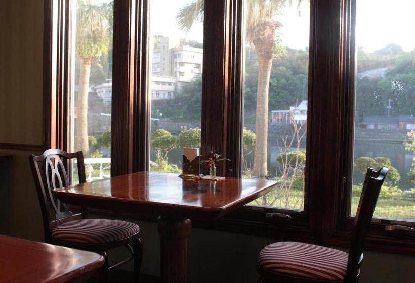 بنسيون La Isla Tasse