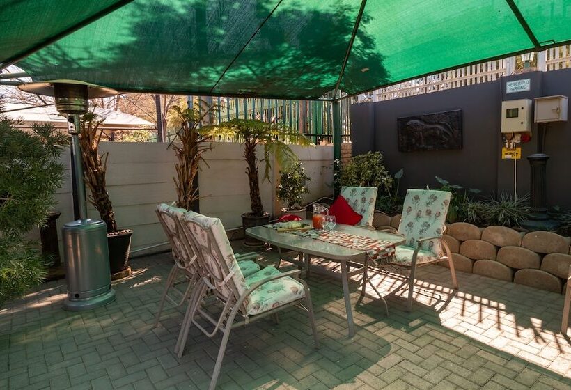 بنسيون Lala Dene Lodge