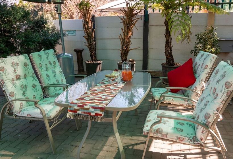 بنسيون Lala Dene Lodge