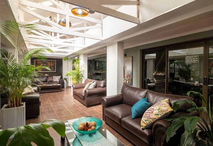 بنسيون Lala Dene Lodge