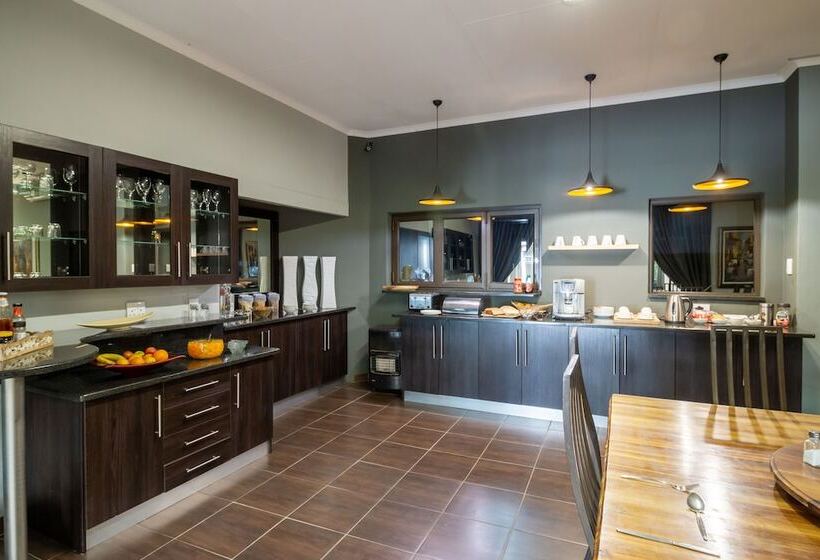 بنسيون Lala Dene Lodge