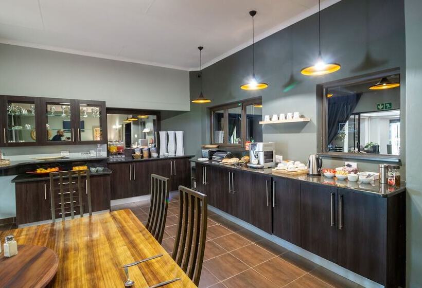 بنسيون Lala Dene Lodge