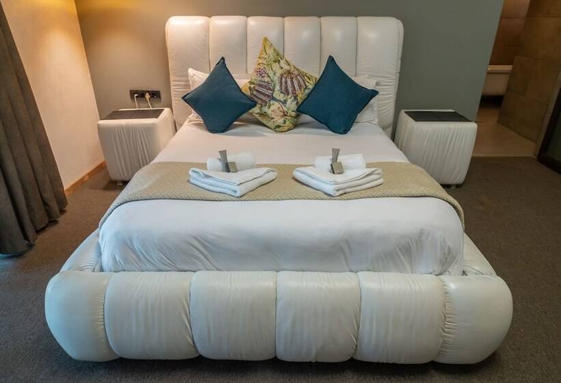 بنسيون Lala Dene Lodge