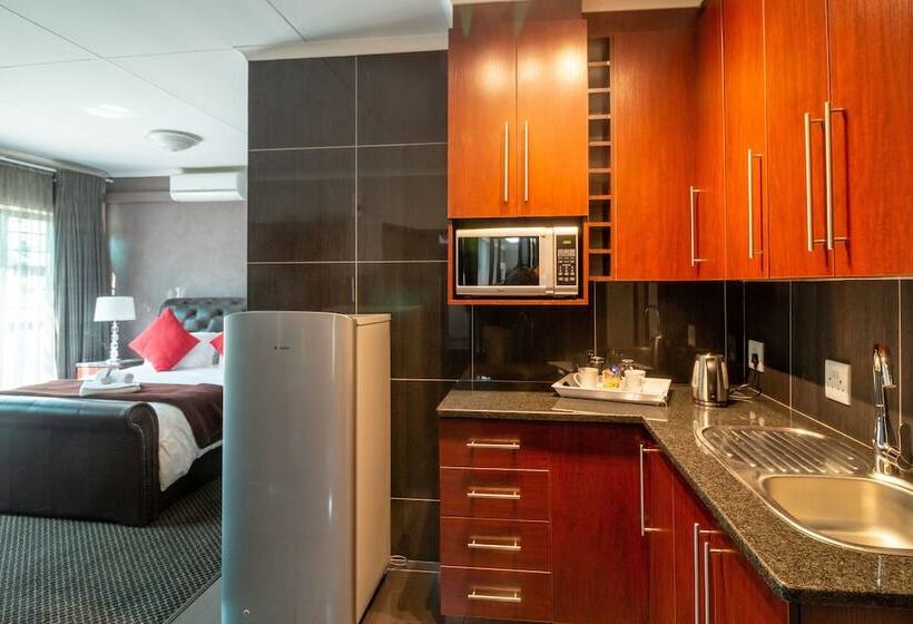 بنسيون Lala Dene Lodge