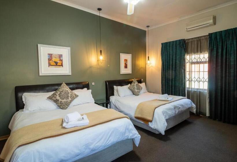 بنسيون Lala Dene Lodge