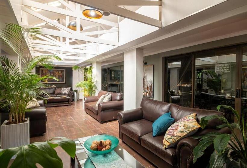 بنسيون Lala Dene Lodge