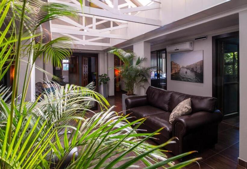 بنسيون Lala Dene Lodge