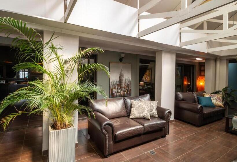 بنسيون Lala Dene Lodge