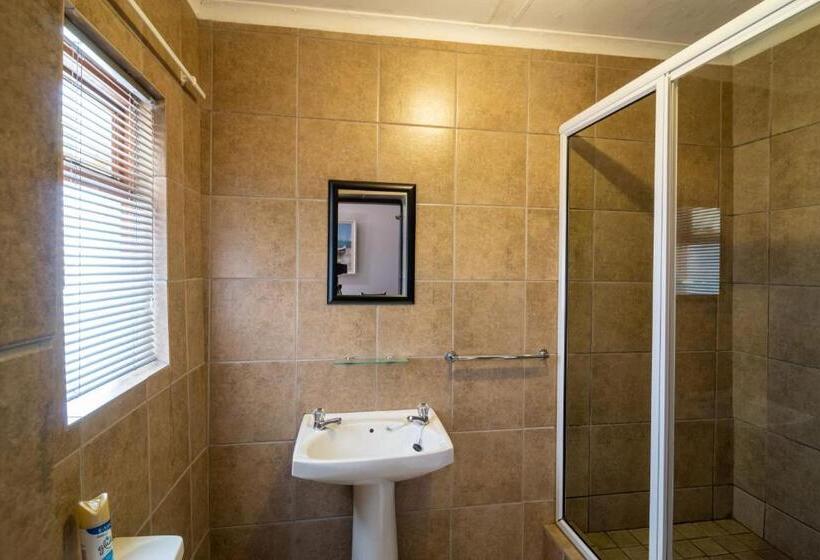 بنسيون Lala Dene Lodge