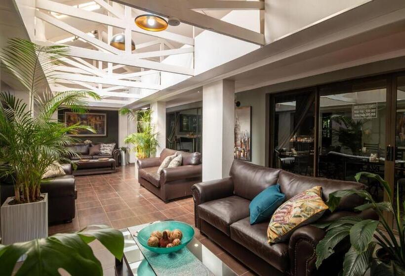 بنسيون Lala Dene Lodge