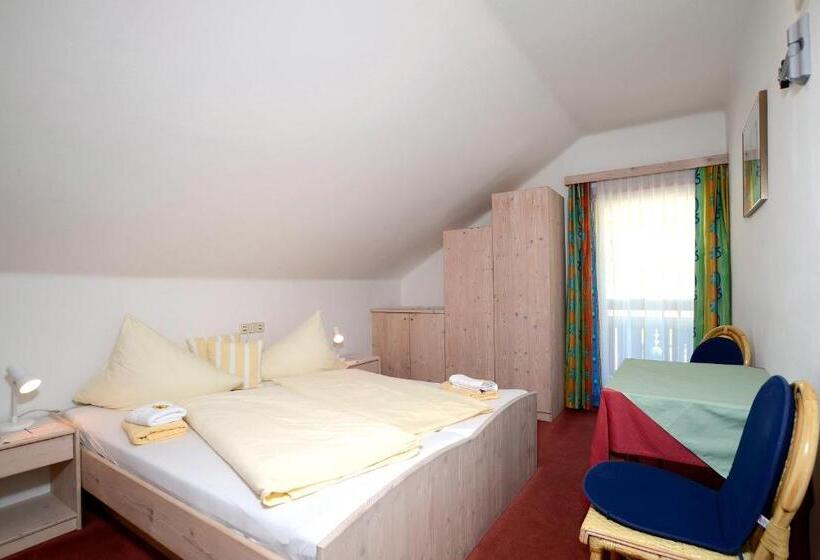 بنسيون Landhaus Alpenrose   Feriendomizile Pichler