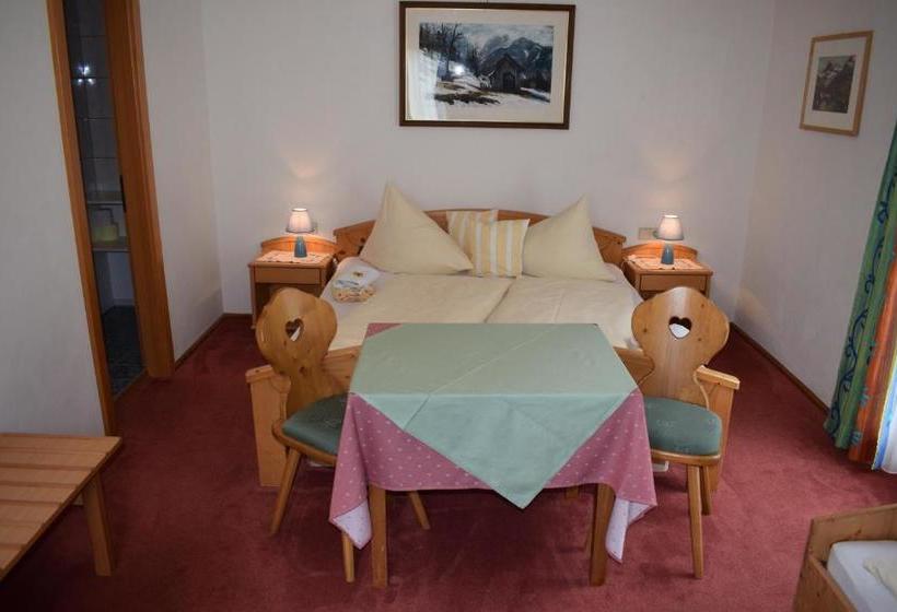 بنسيون Landhaus Alpenrose   Feriendomizile Pichler