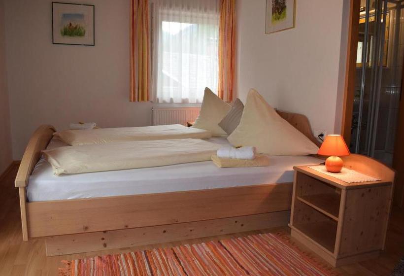 بنسيون Landhaus Alpenrose   Feriendomizile Pichler