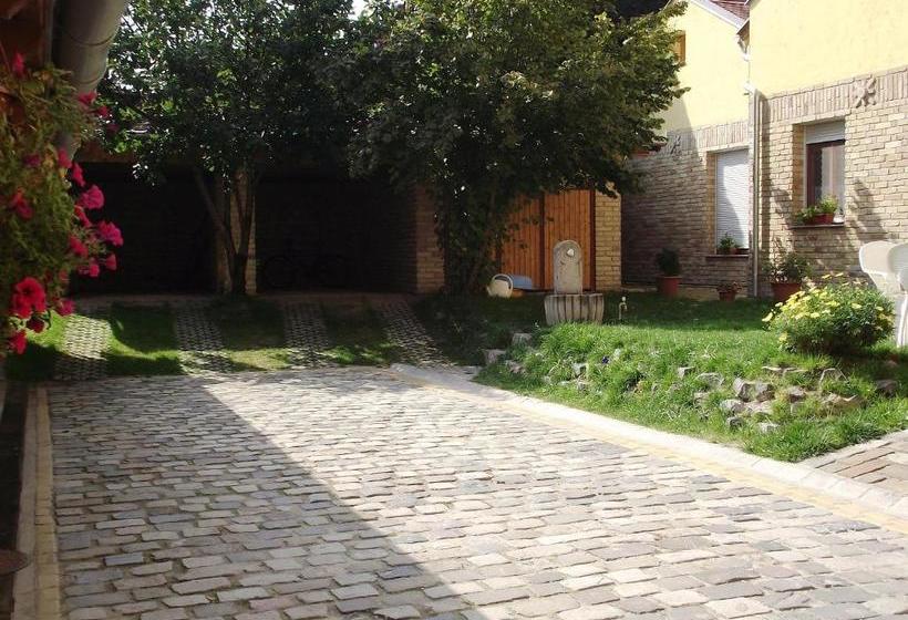 بنسيون Mediterrán Vendégház