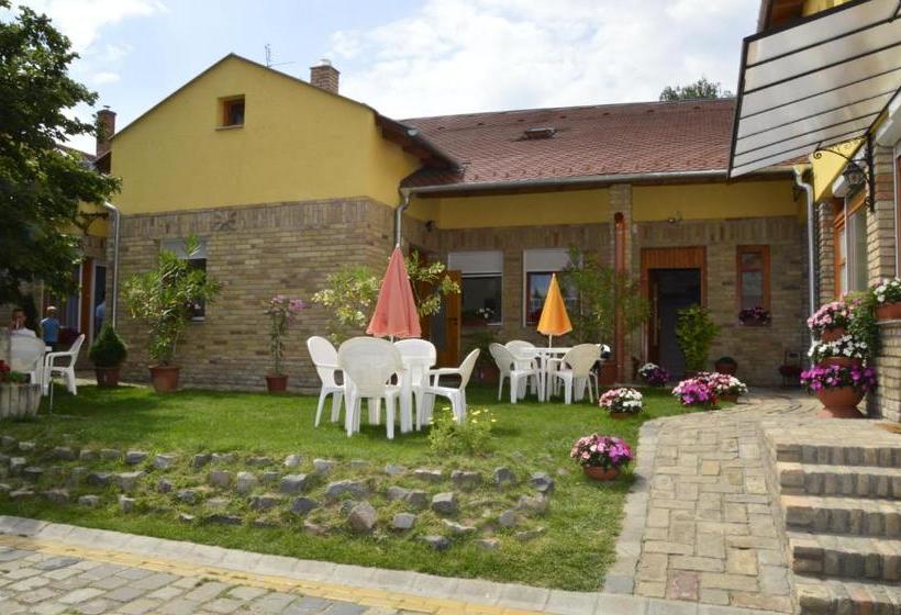 بنسيون Mediterrán Vendégház