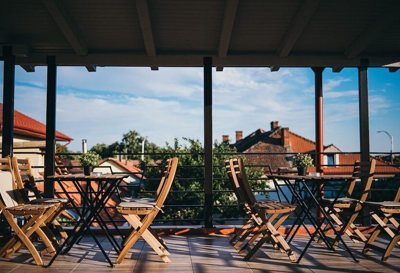 پانسیون Nest Guesthouse
