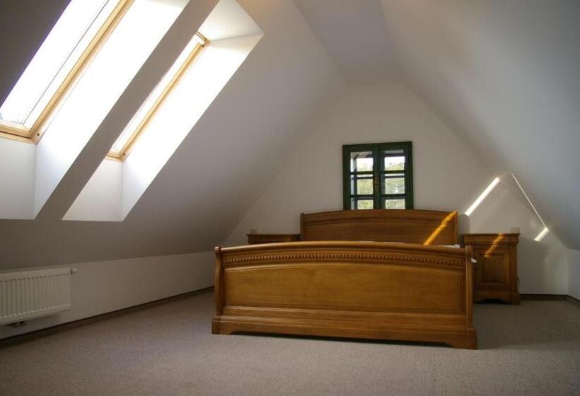 ペンション Penzion Manský Dvůr