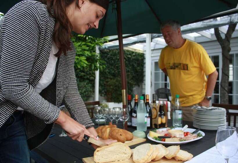 펜션 Ponsonby Manor