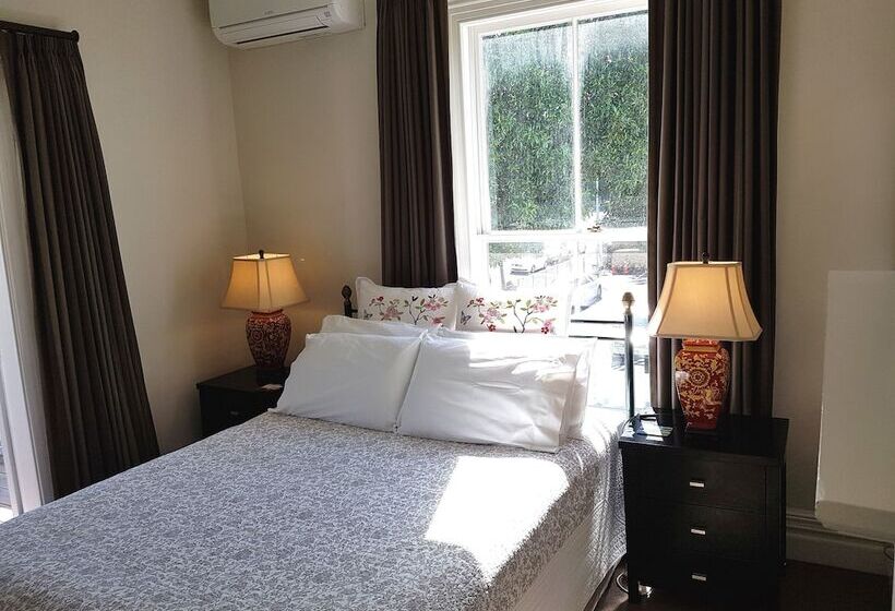 펜션 Ponsonby Manor