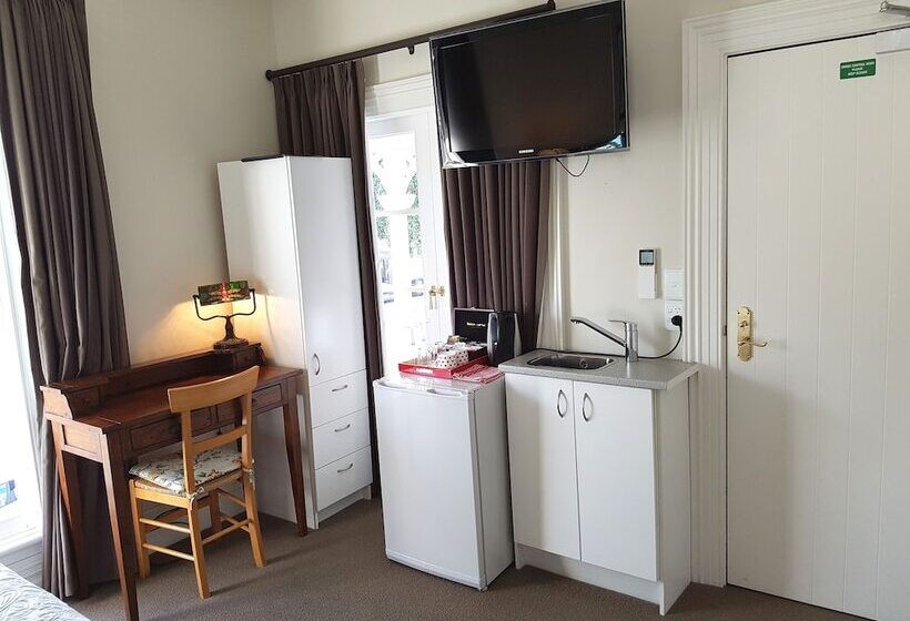 펜션 Ponsonby Manor