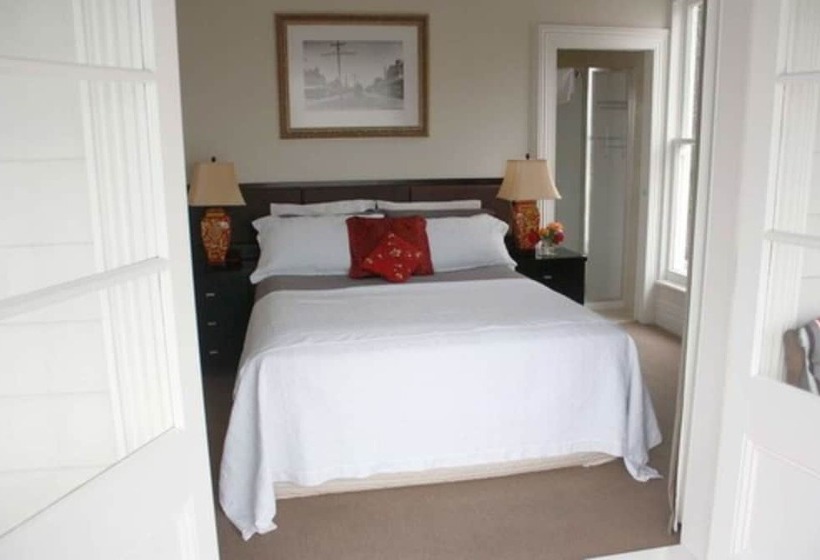 펜션 Ponsonby Manor