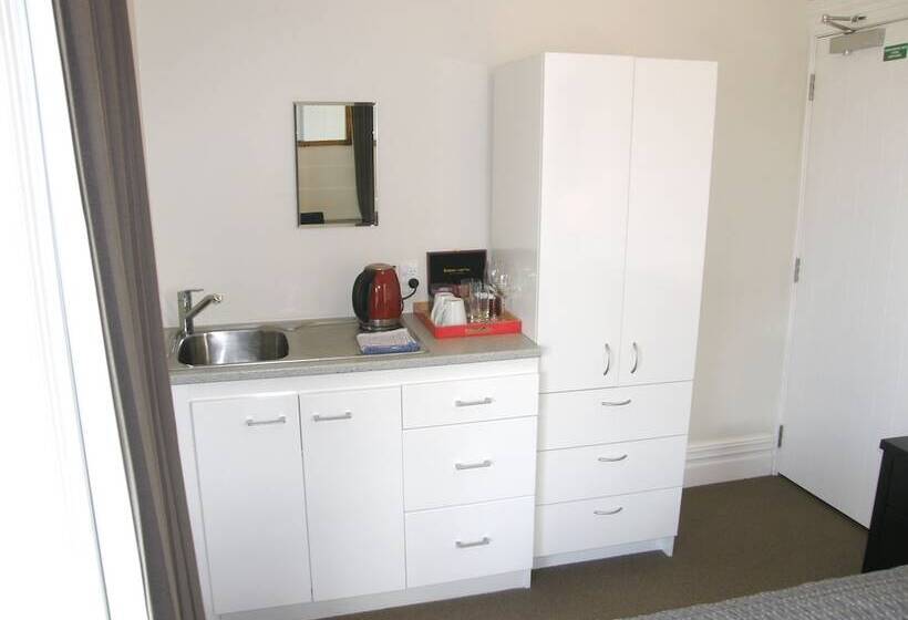 펜션 Ponsonby Manor