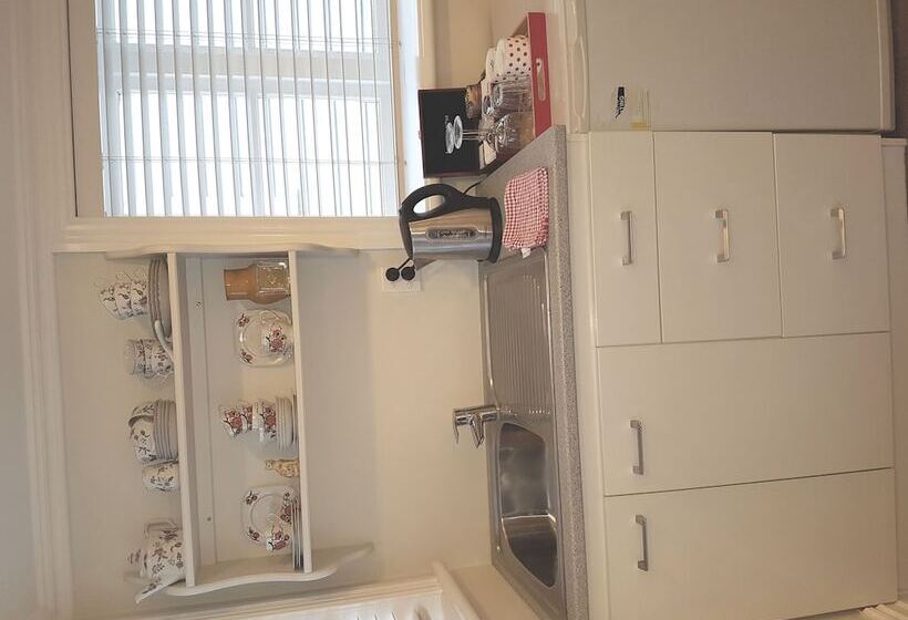 펜션 Ponsonby Manor