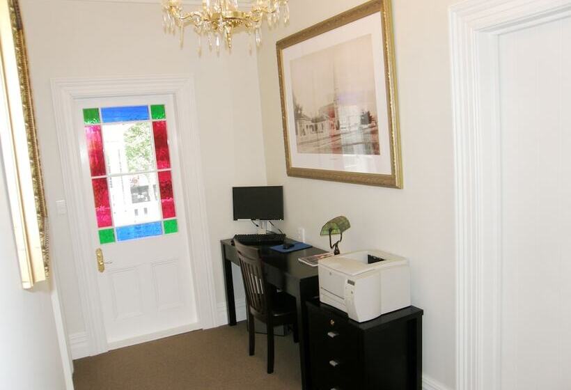 펜션 Ponsonby Manor