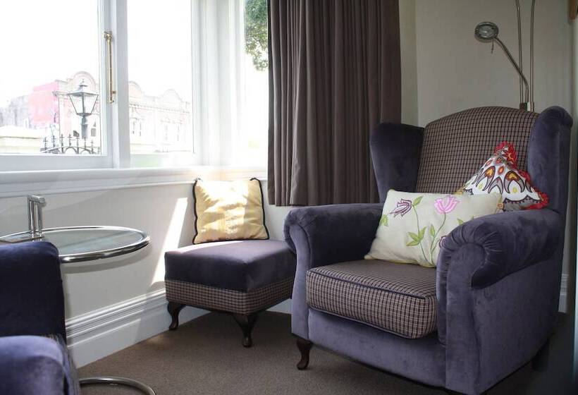 펜션 Ponsonby Manor