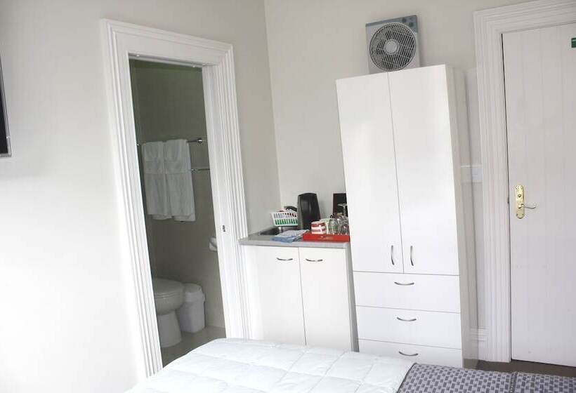 펜션 Ponsonby Manor