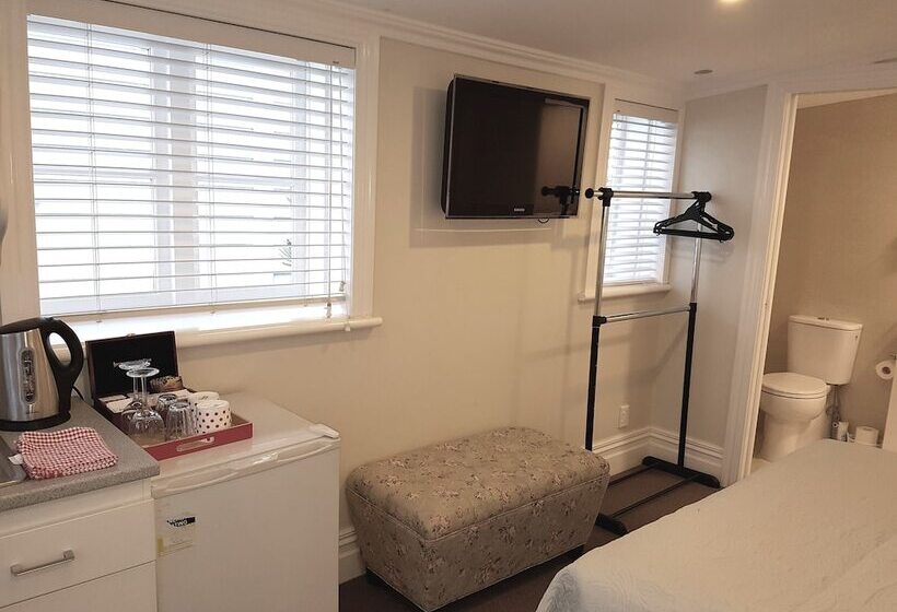 펜션 Ponsonby Manor