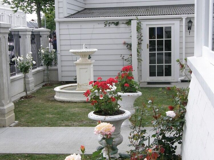 펜션 Ponsonby Manor