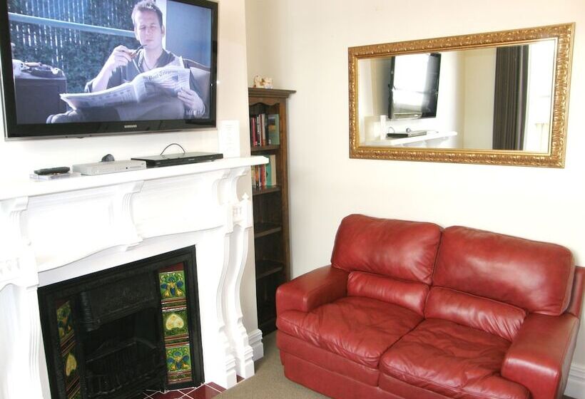 펜션 Ponsonby Manor