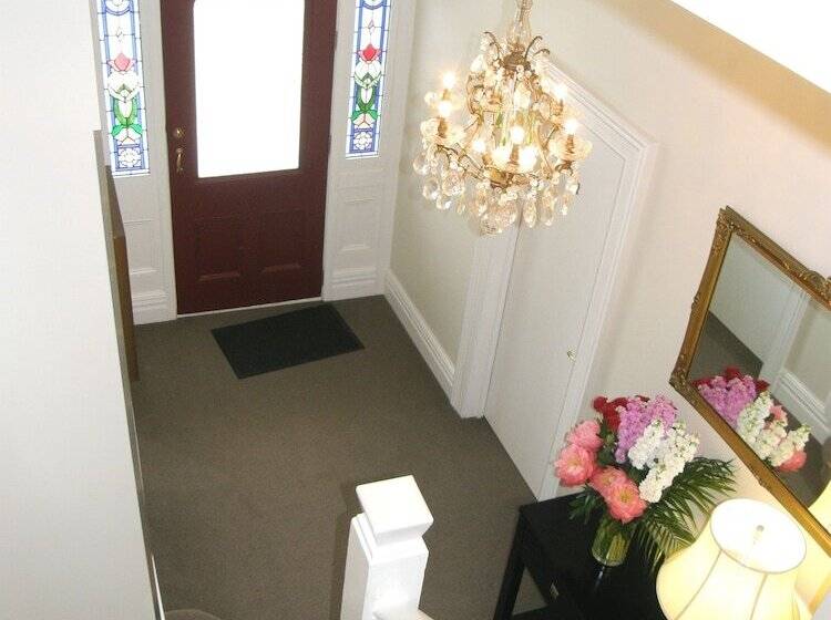 펜션 Ponsonby Manor