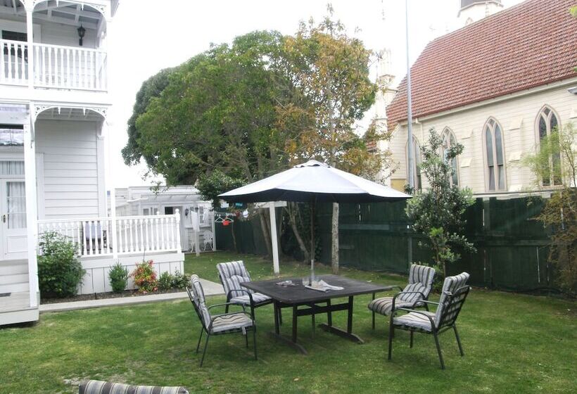 펜션 Ponsonby Manor