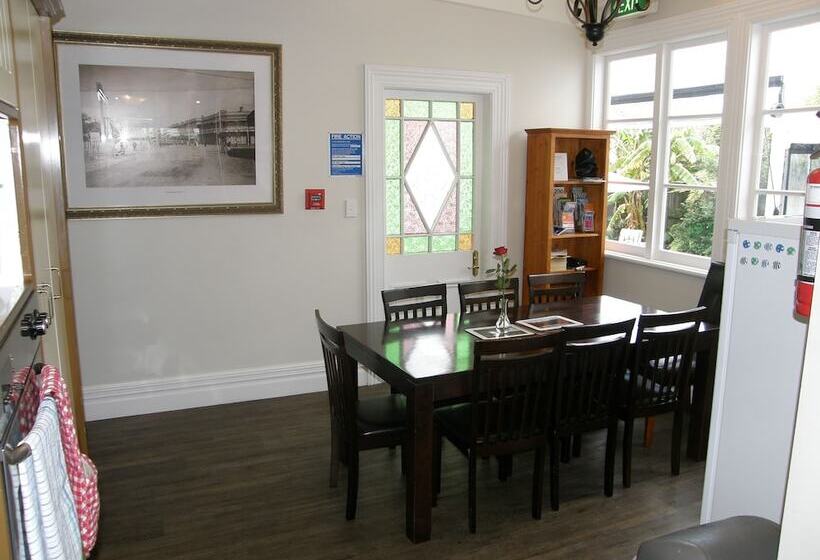 펜션 Ponsonby Manor