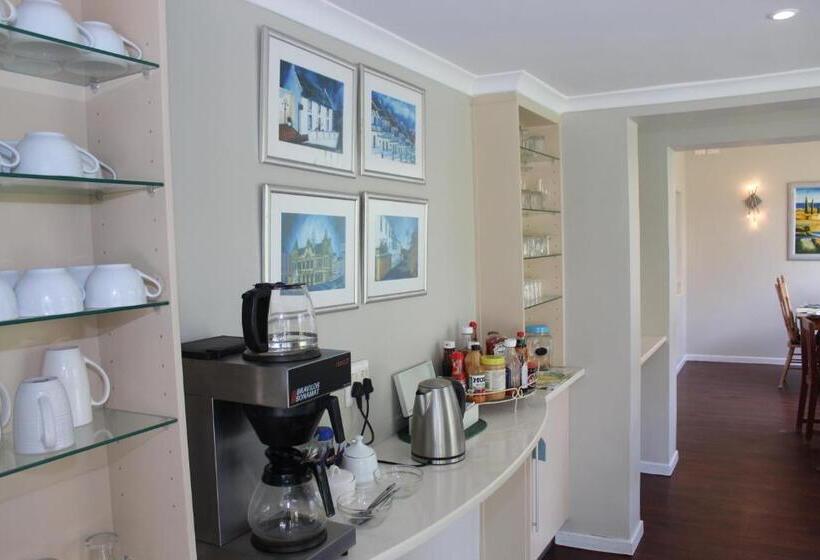 ペンション Sir Roys Guest House