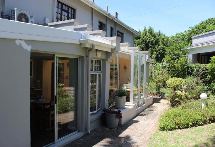 ペンション Sir Roys Guest House