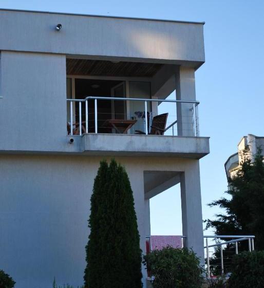 膳宿费 Villa California