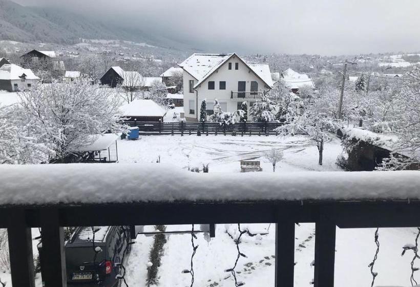 Pensiunea Cerbul Carpatin
