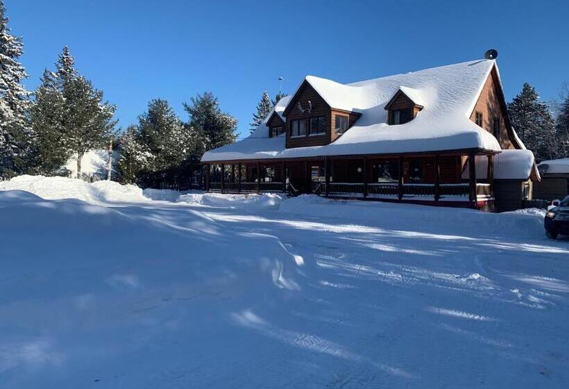 הוסטל L'auberge Refuge Du Trappeur