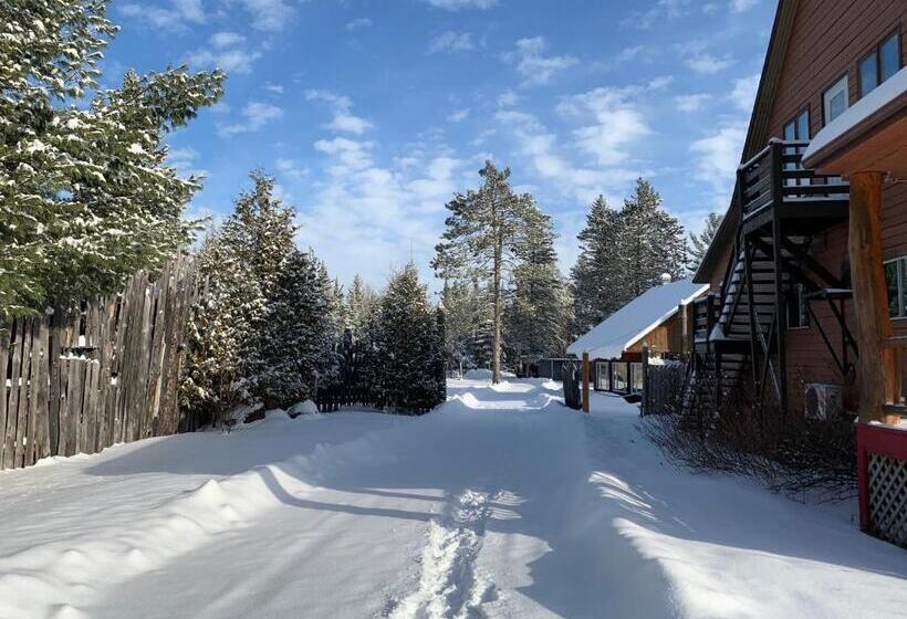 הוסטל L'auberge Refuge Du Trappeur