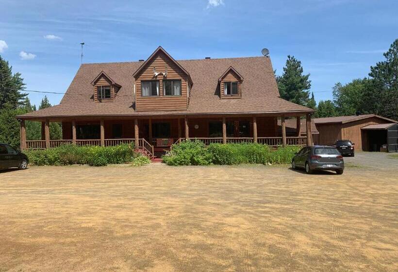 הוסטל L'auberge Refuge Du Trappeur