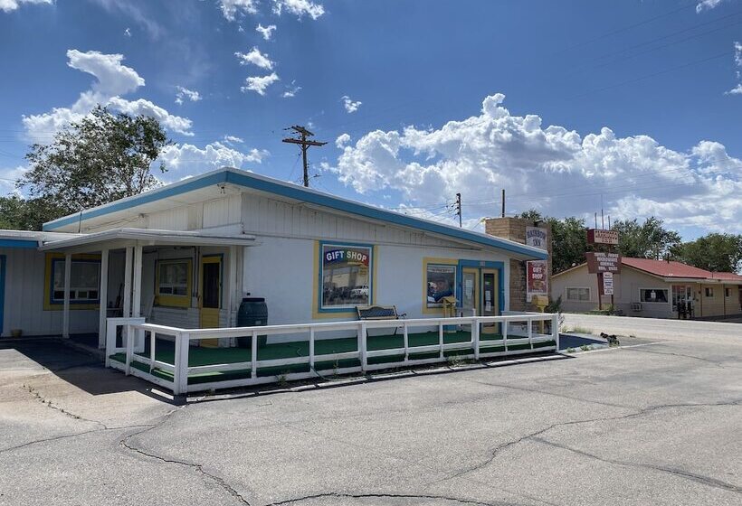 Общежитие Rainbow Inn & Cottages