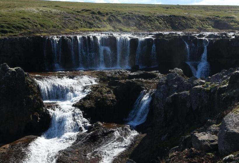 هتل Guesthouse Steindórsstadir, West Iceland