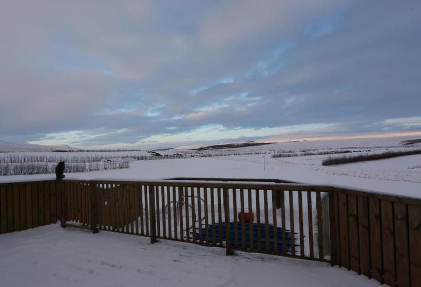 هتل Guesthouse Steindórsstadir, West Iceland