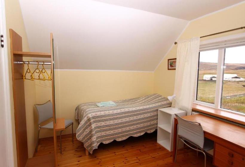 هتل Guesthouse Steindórsstadir, West Iceland