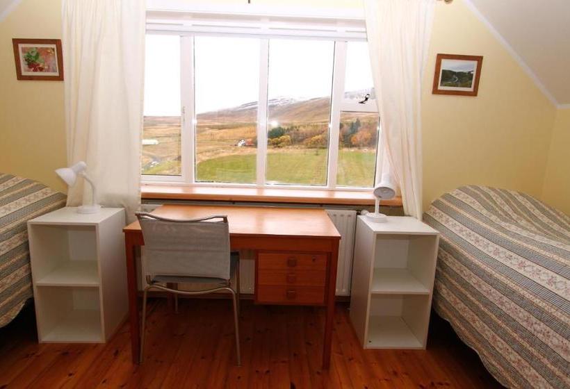 هتل Guesthouse Steindórsstadir, West Iceland