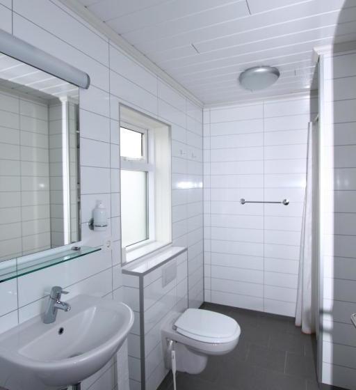 هتل Guesthouse Steindórsstadir, West Iceland